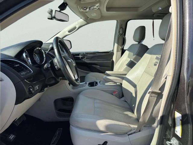 2016 Chrysler Town & Country Touring-L Anniversary Edition