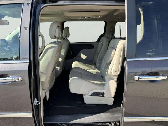 2016 Chrysler Town & Country Touring-L Anniversary Edition