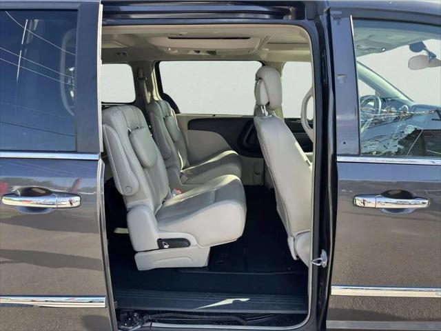 2016 Chrysler Town & Country Touring-L Anniversary Edition