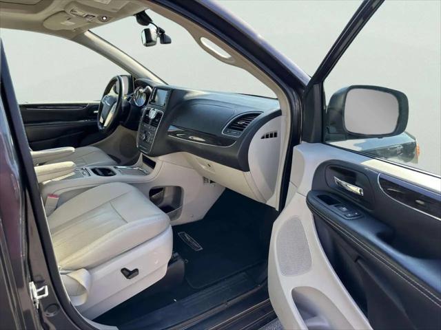 2016 Chrysler Town & Country Touring-L Anniversary Edition