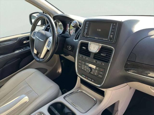 2016 Chrysler Town & Country Touring-L Anniversary Edition