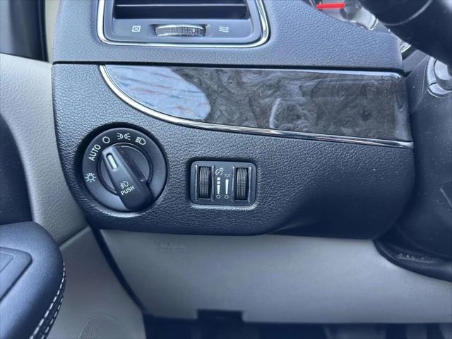 2016 Chrysler Town & Country Touring-L Anniversary Edition