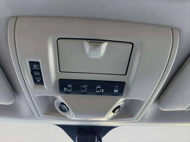 2016 Chrysler Town & Country Touring-L Anniversary Edition