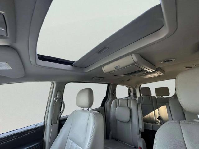 2016 Chrysler Town & Country Touring-L Anniversary Edition