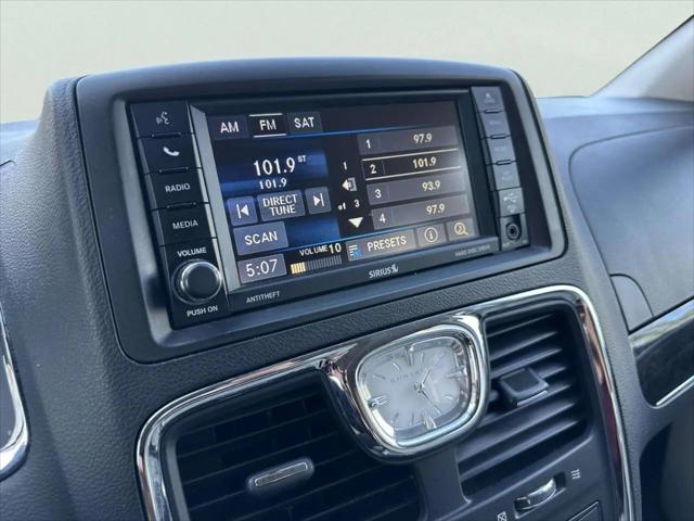 2016 Chrysler Town & Country Touring-L Anniversary Edition