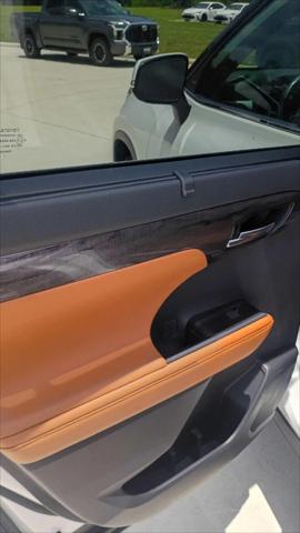 2026 Toyota Highlander Hybrid Platinum
