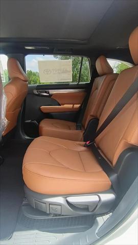 2026 Toyota Highlander Hybrid Platinum