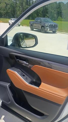 2026 Toyota Highlander Hybrid Platinum