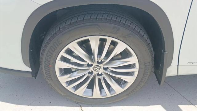 2026 Toyota Highlander Hybrid Platinum