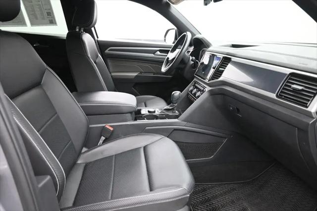 2023 Volkswagen Atlas Cross Sport 2.0T SEL R-Line Black