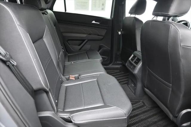 2023 Volkswagen Atlas Cross Sport 2.0T SEL R-Line Black