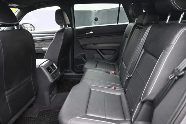 2023 Volkswagen Atlas Cross Sport 2.0T SEL R-Line Black