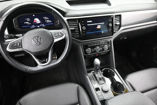 2023 Volkswagen Atlas Cross Sport 2.0T SEL R-Line Black