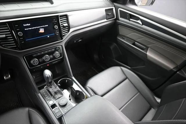 2023 Volkswagen Atlas Cross Sport 2.0T SEL R-Line Black