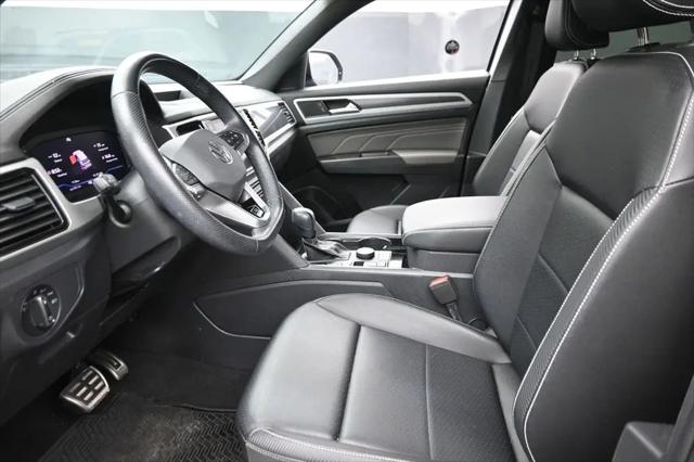2023 Volkswagen Atlas Cross Sport 2.0T SEL R-Line Black