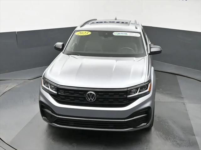 2023 Volkswagen Atlas Cross Sport 2.0T SEL R-Line Black