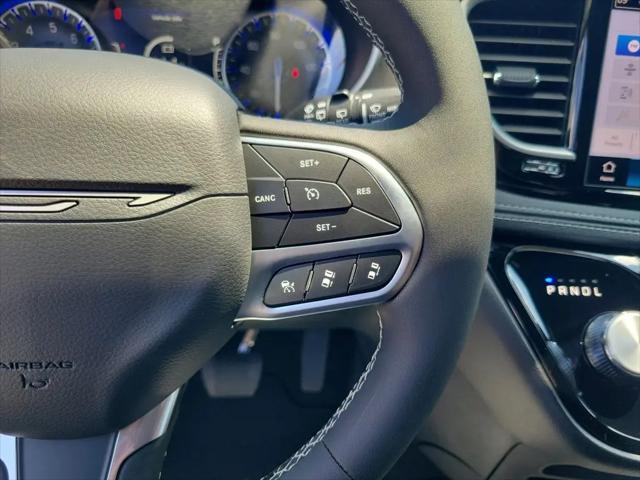 2027 Chrysler Pacifica Select