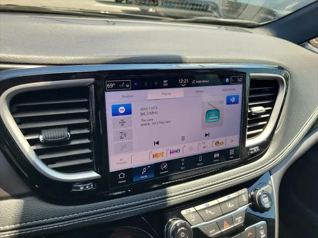 2027 Chrysler Pacifica Select