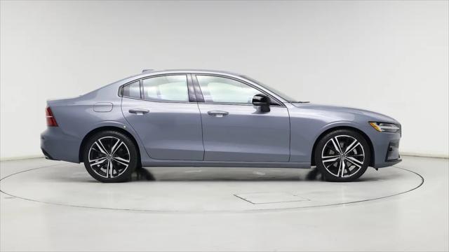 2022 Volvo S60 B5 R-Design