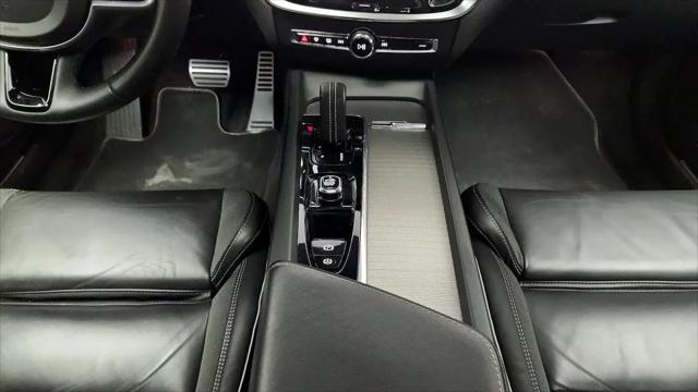 2022 Volvo S60 B5 R-Design