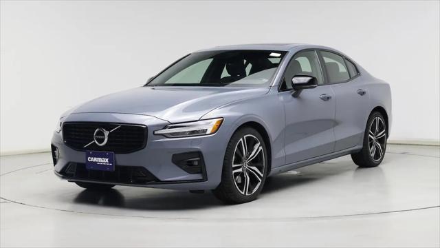 2022 Volvo S60 B5 R-Design