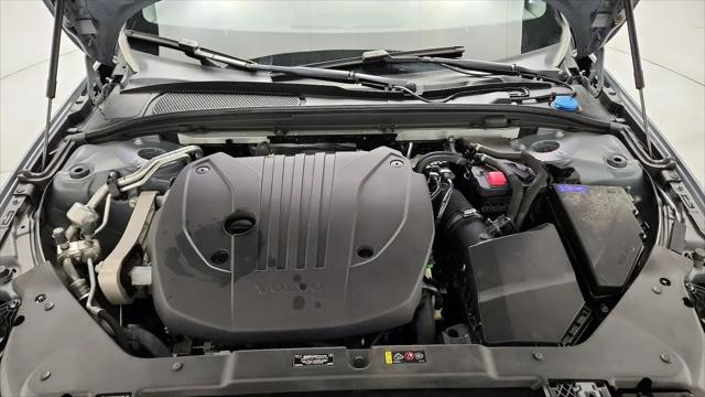 2022 Volvo S60 B5 R-Design