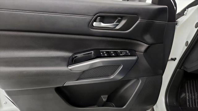 2023 Nissan Pathfinder SL FWD
