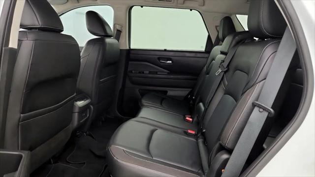 2023 Nissan Pathfinder SL FWD