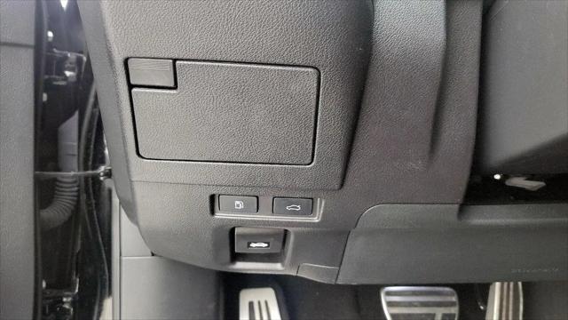 2023 Lexus ES 350 F SPORT Handling