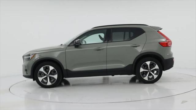 2023 Volvo XC40 B5 Plus Dark Theme