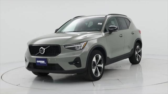 2023 Volvo XC40 B5 Plus Dark Theme