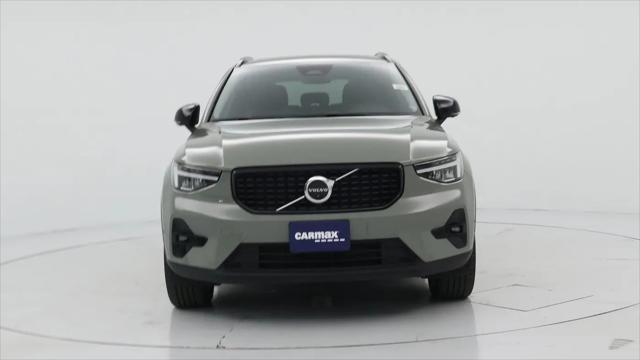 2023 Volvo XC40 B5 Plus Dark Theme