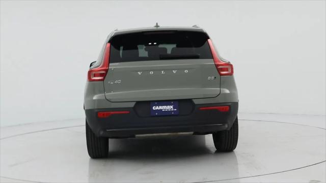 2023 Volvo XC40 B5 Plus Dark Theme