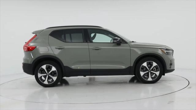 2023 Volvo XC40 B5 Plus Dark Theme