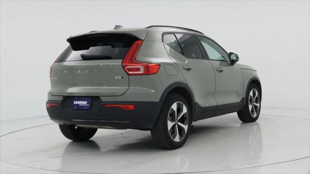 2023 Volvo XC40 B5 Plus Dark Theme