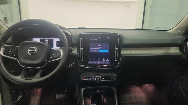 2023 Volvo XC40 B5 Plus Dark Theme