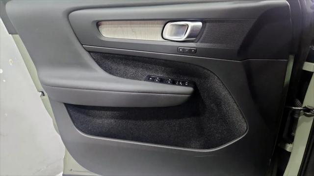 2023 Volvo XC40 B5 Plus Dark Theme