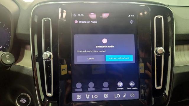 2023 Volvo XC40 B5 Plus Dark Theme