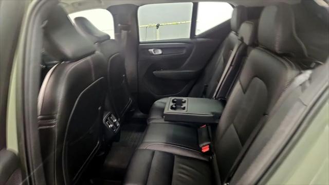 2023 Volvo XC40 B5 Plus Dark Theme