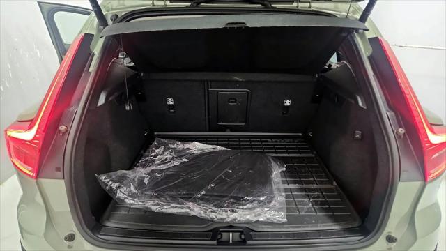 2023 Volvo XC40 B5 Plus Dark Theme