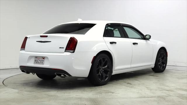 2022 Chrysler 300 Touring