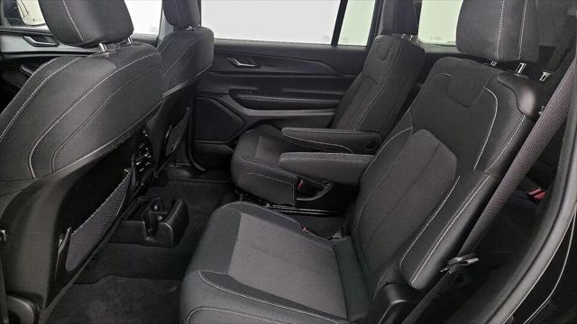 2023 Jeep Grand Cherokee L Laredo 4x4