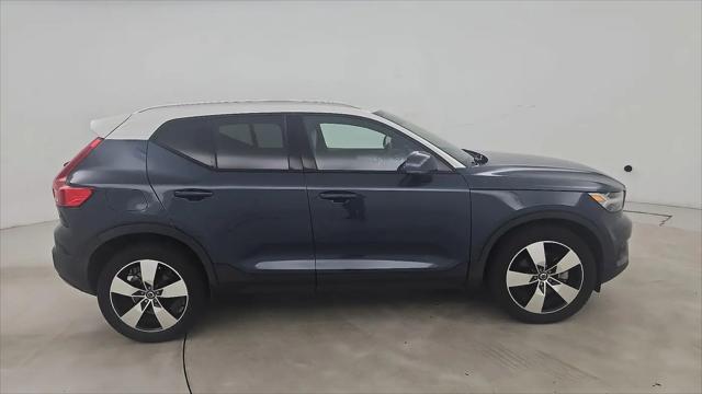 2021 Volvo XC40 T5 Momentum