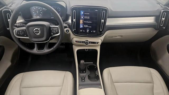 2021 Volvo XC40 T5 Momentum