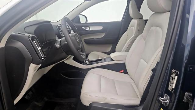 2021 Volvo XC40 T5 Momentum