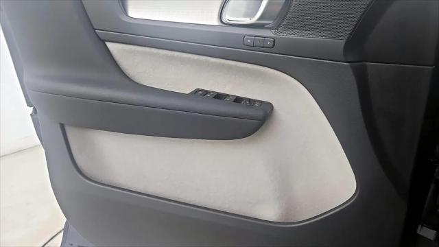 2021 Volvo XC40 T5 Momentum
