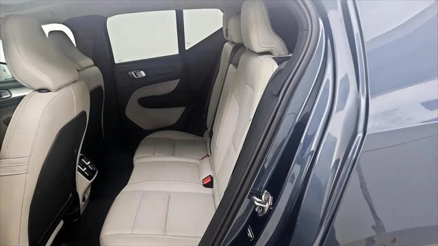 2021 Volvo XC40 T5 Momentum