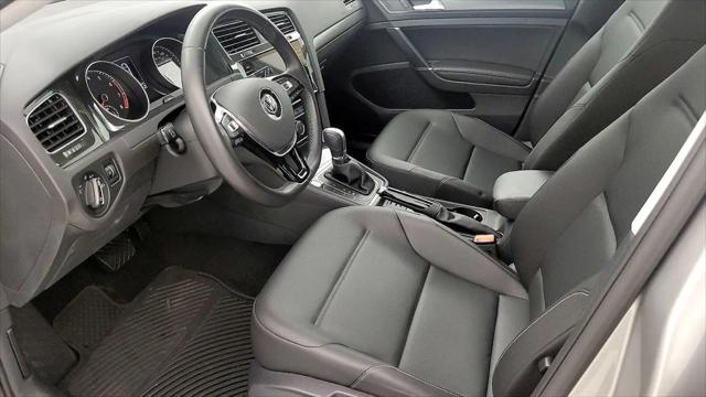 2018 Volkswagen Golf TSI SE