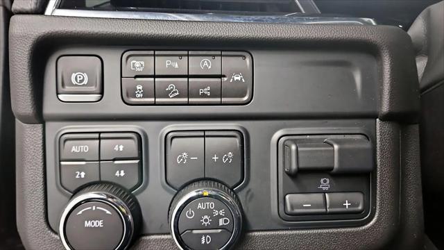 2025 Chevrolet Suburban 4WD RST