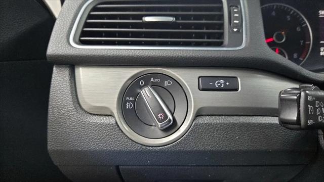 2015 Volkswagen Passat 1.8T SE
